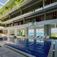 アトリウムプール